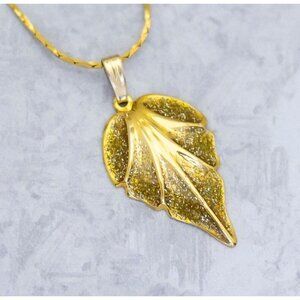 18 inch, Vintage Art Nouveau Elven Leaf Gold Tone Leaves Pendant Necklace | CC1